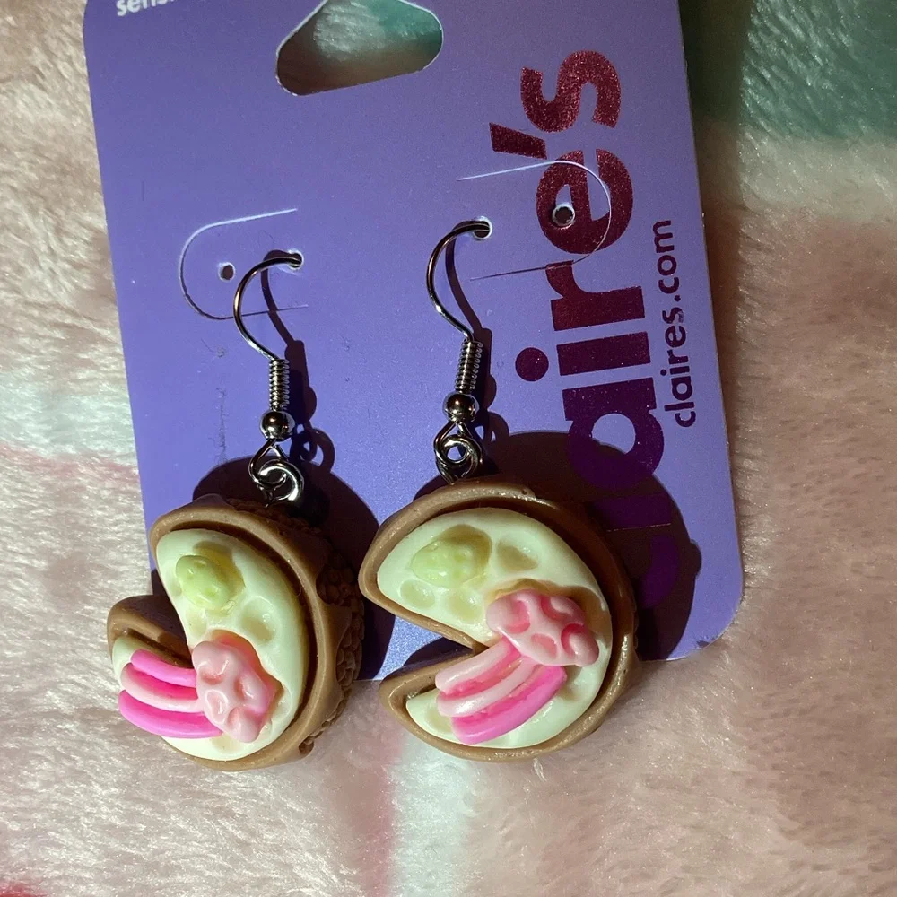 4/$15 💗 NWT Claire’s Novelty Food Cake Earrings